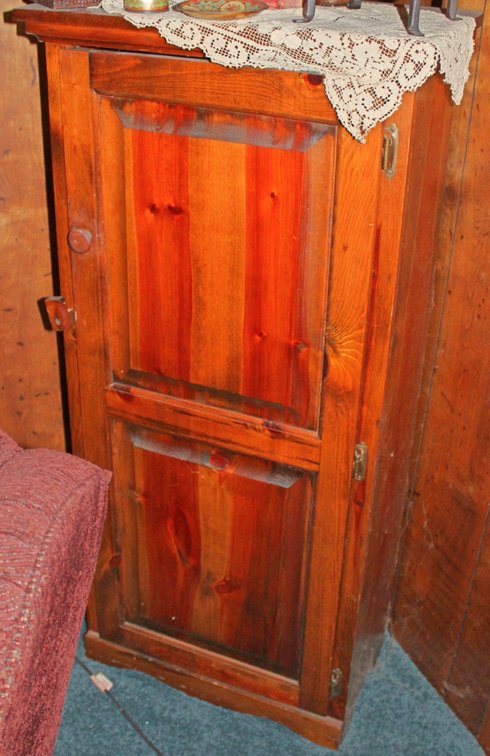 Image for ANTIQUE COLLECTOR'S LIVING ESTATE AUCTION