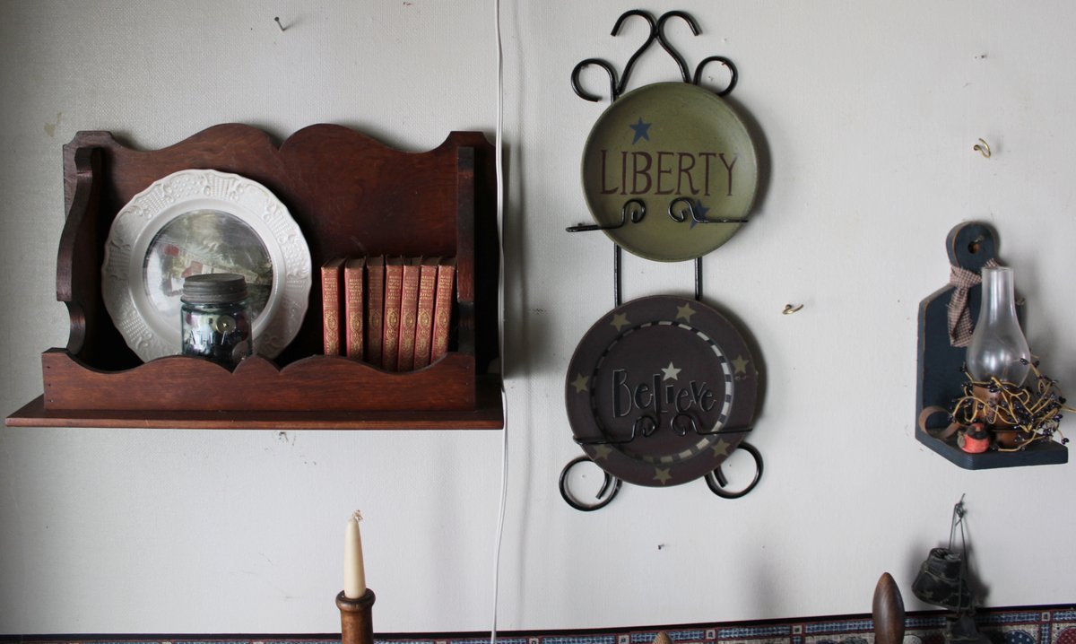 Image for ANTIQUE COLLECTOR'S LIVING ESTATE AUCTION