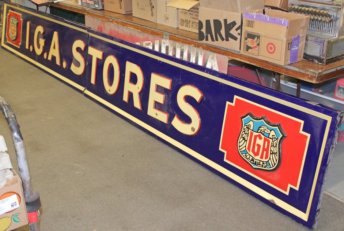 Image for ANTIQUE COLLECTOR'S AUCTION