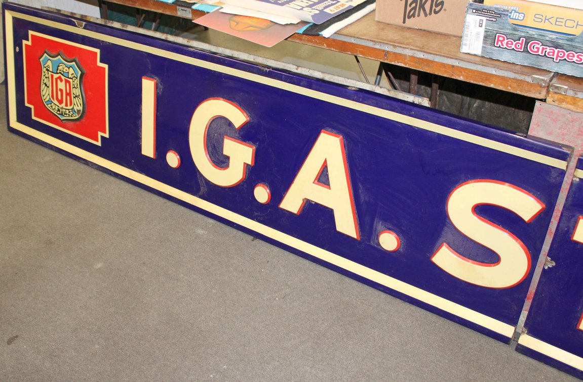 Image for ANTIQUE COLLECTOR'S AUCTION