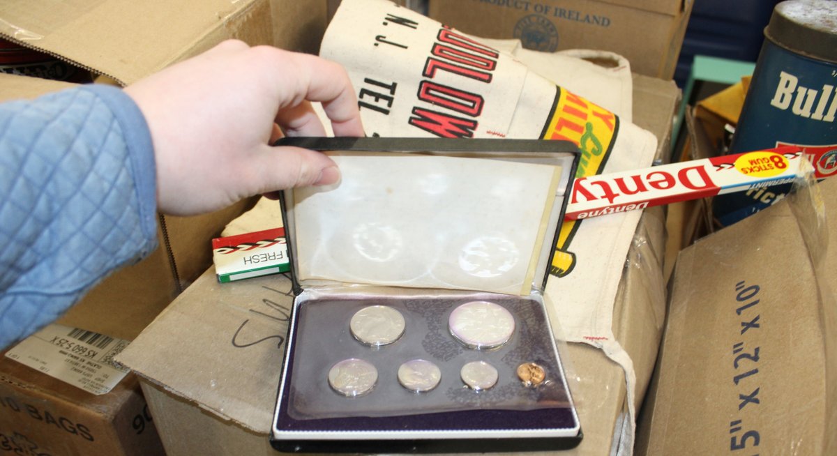 Image for ANTIQUE COLLECTOR'S AUCTION