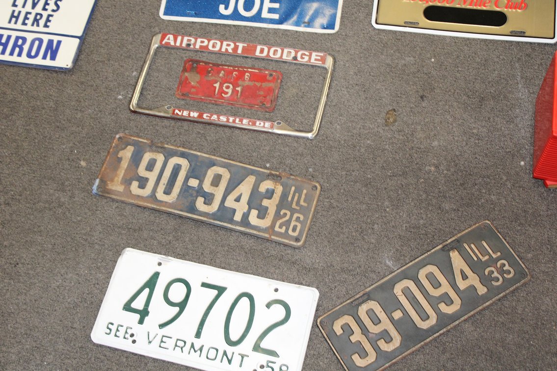 Image for ANTIQUE COLLECTOR'S AUCTION