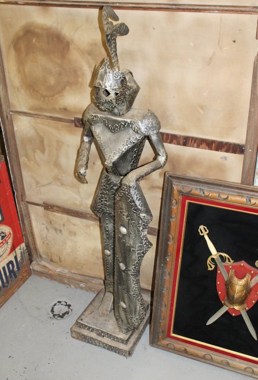 Image for ANTIQUE COLLECTOR'S AUCTION