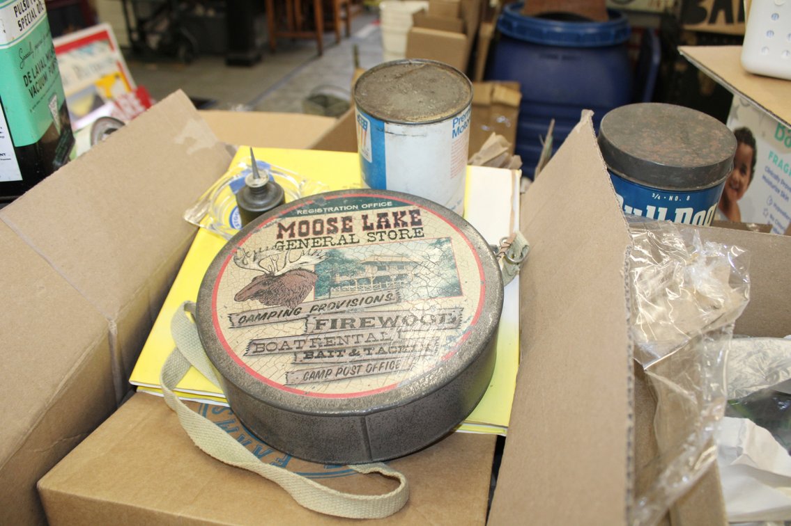 Image for ANTIQUE COLLECTOR'S AUCTION
