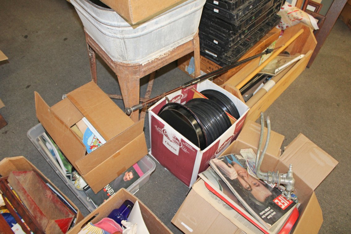 Image for ANTIQUE COLLECTOR'S AUCTION