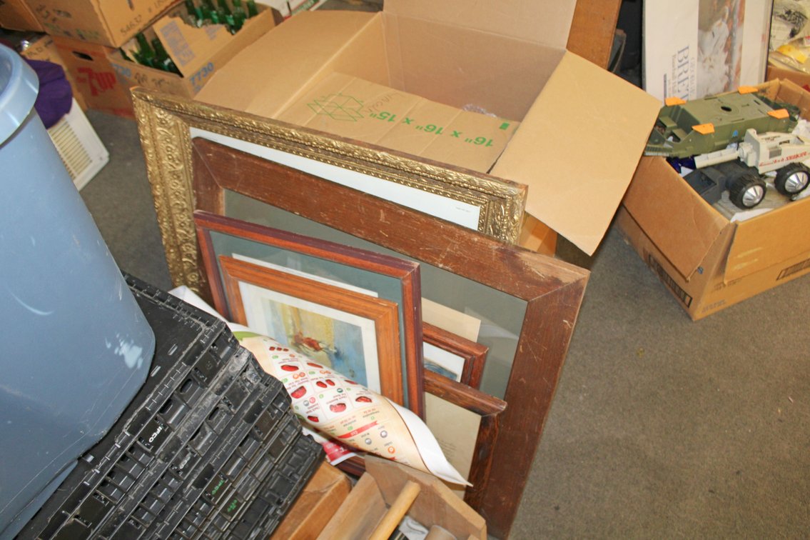 Image for ANTIQUE COLLECTOR'S AUCTION