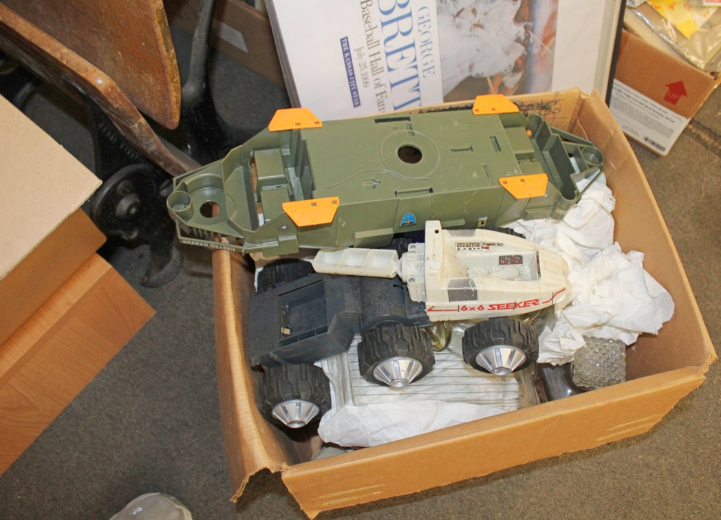 Image for ANTIQUE COLLECTOR'S AUCTION