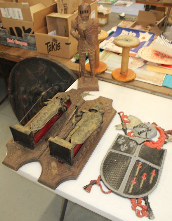 Image for ANTIQUE COLLECTOR'S AUCTION