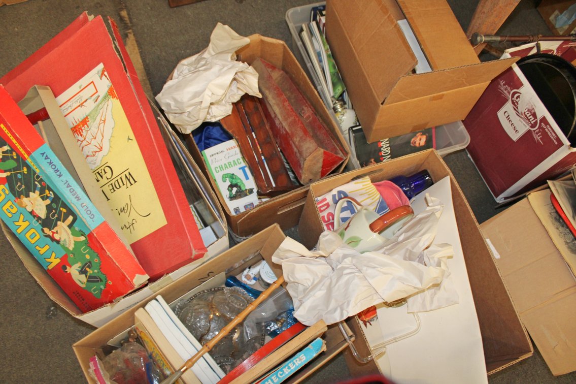 Image for ANTIQUE COLLECTOR'S AUCTION