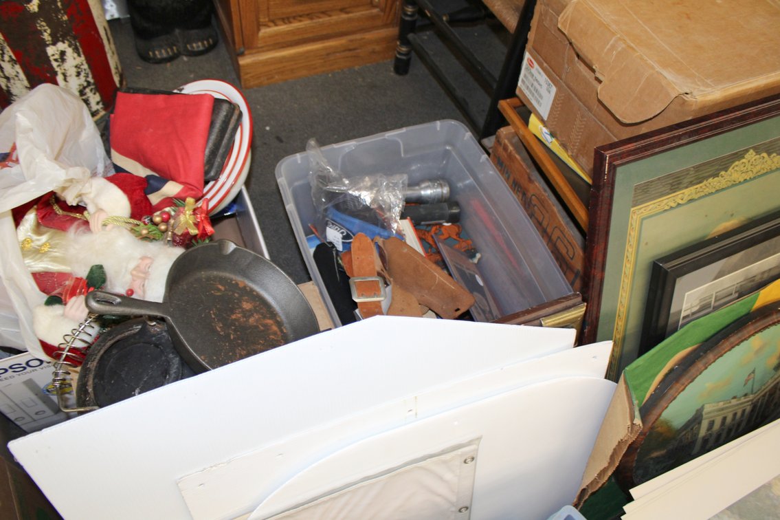 Image for ANTIQUE COLLECTOR'S AUCTION