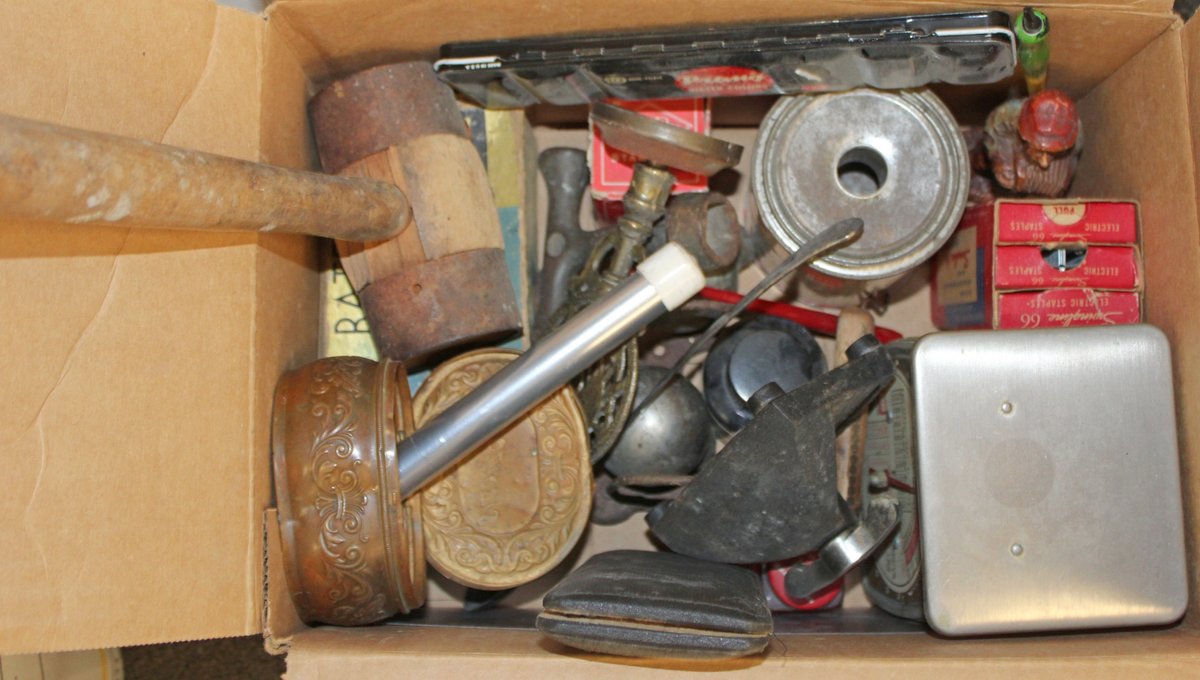 Image for ANTIQUE COLLECTOR'S AUCTION