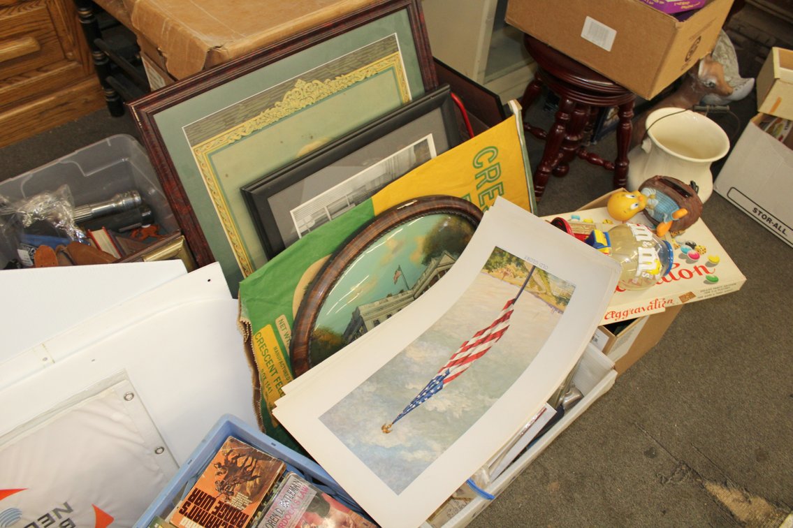 Image for ANTIQUE COLLECTOR'S AUCTION