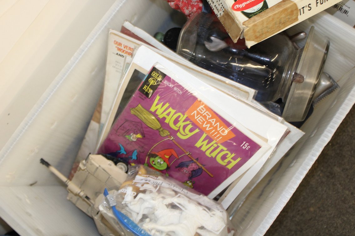 Image for ANTIQUE COLLECTOR'S AUCTION