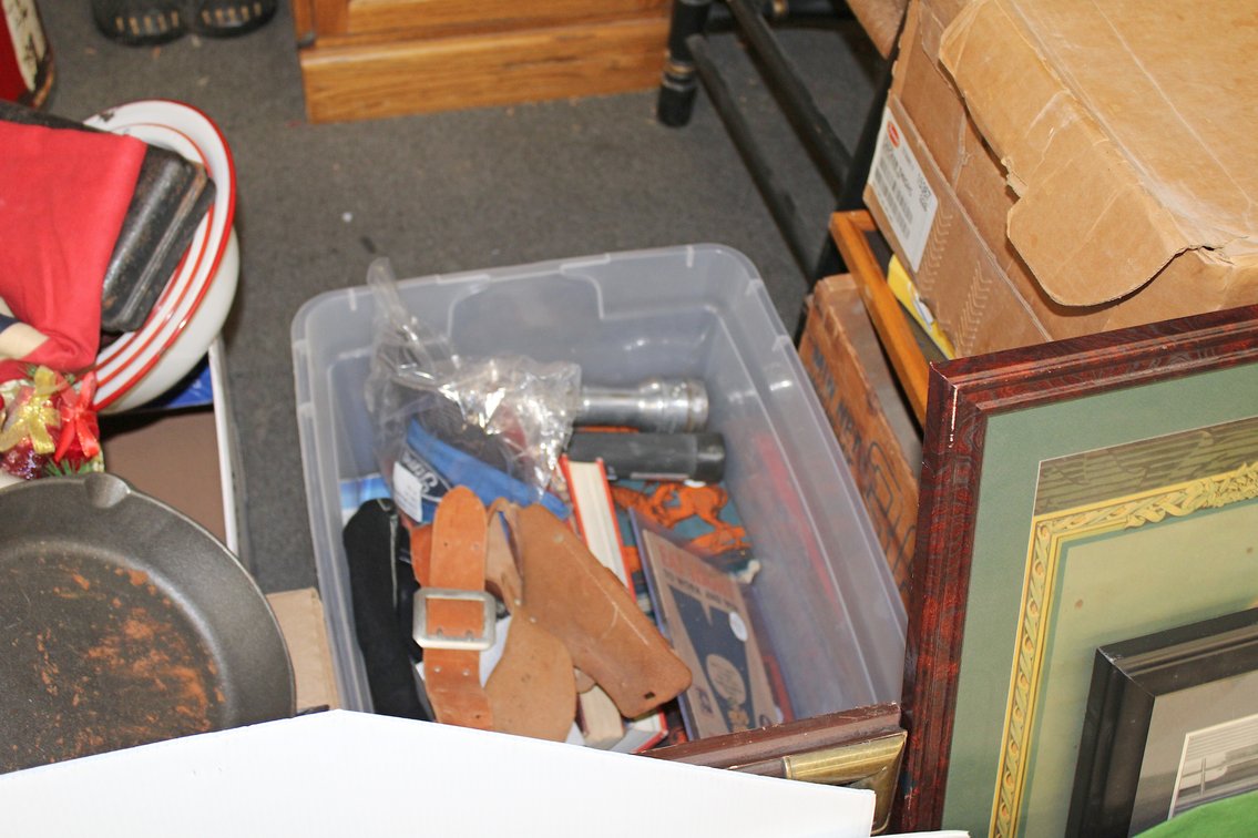 Image for ANTIQUE COLLECTOR'S AUCTION