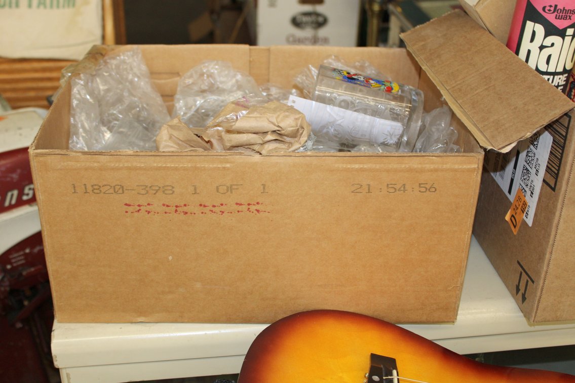 Image for ANTIQUE COLLECTOR'S AUCTION
