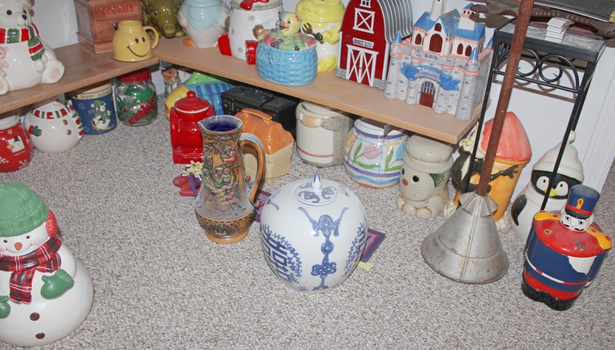 Image for COLOSSAL LIFETIME COOKIE JAR COLLECTION AUCTION