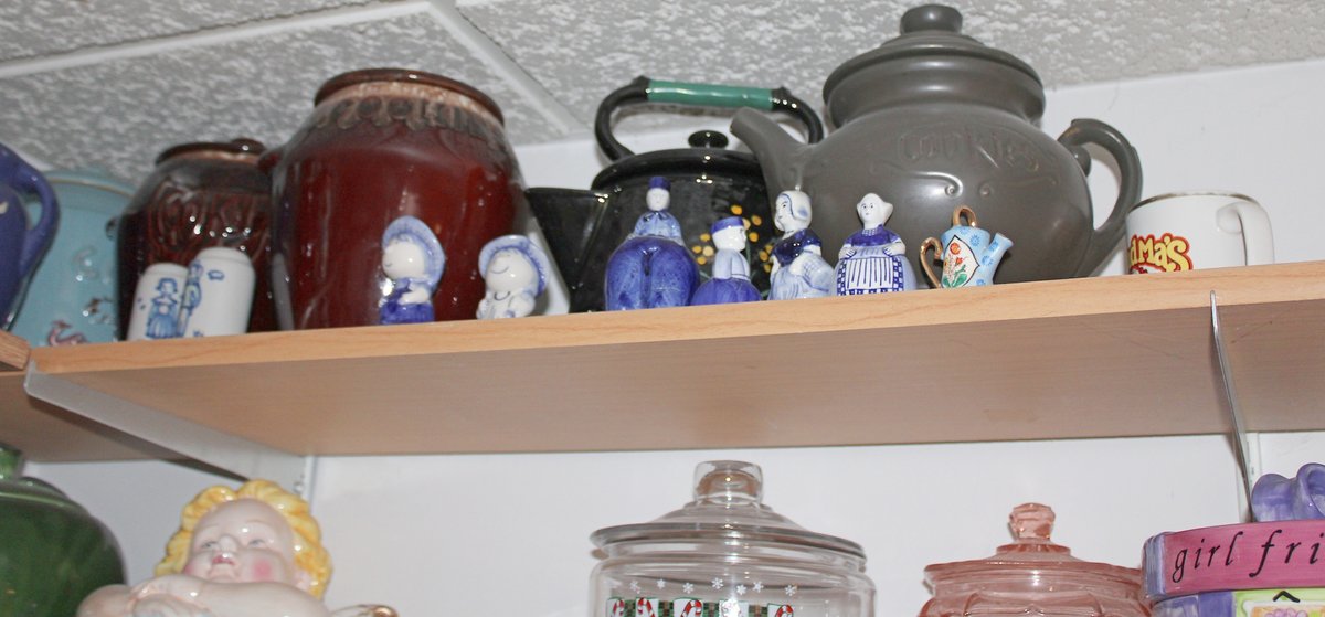 Image for COLOSSAL LIFETIME COOKIE JAR COLLECTION AUCTION
