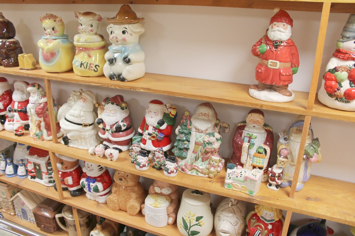 Image for COLOSSAL LIFETIME COOKIE JAR COLLECTION AUCTION