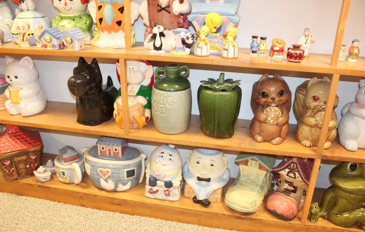 Image for COLOSSAL LIFETIME COOKIE JAR COLLECTION AUCTION