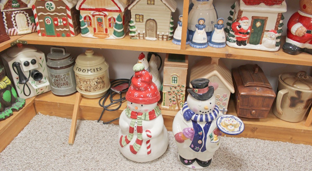 Image for COLOSSAL LIFETIME COOKIE JAR COLLECTION AUCTION