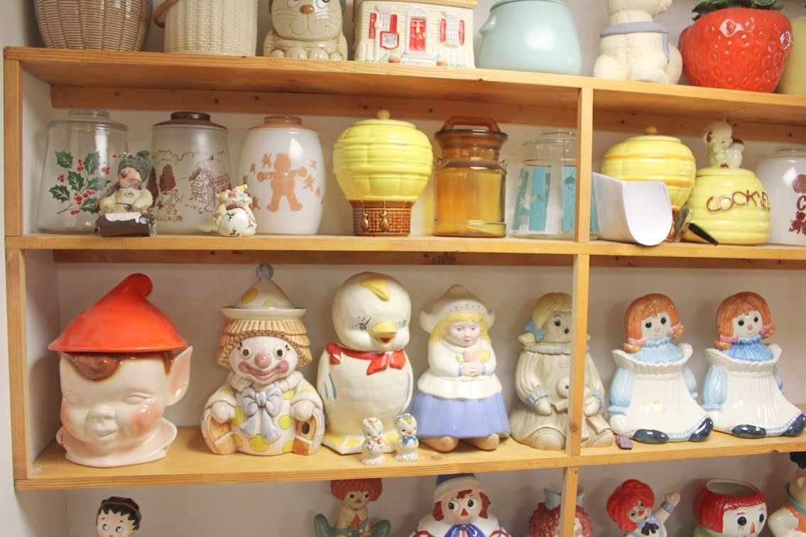 Image for COLOSSAL LIFETIME COOKIE JAR COLLECTION AUCTION