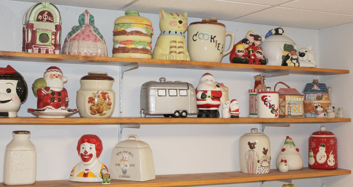 Image for COLOSSAL LIFETIME COOKIE JAR COLLECTION AUCTION