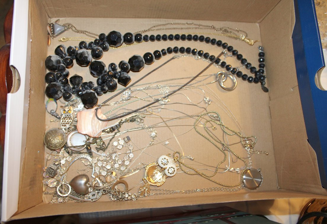 Image for LIVING ESTATE AUCTION