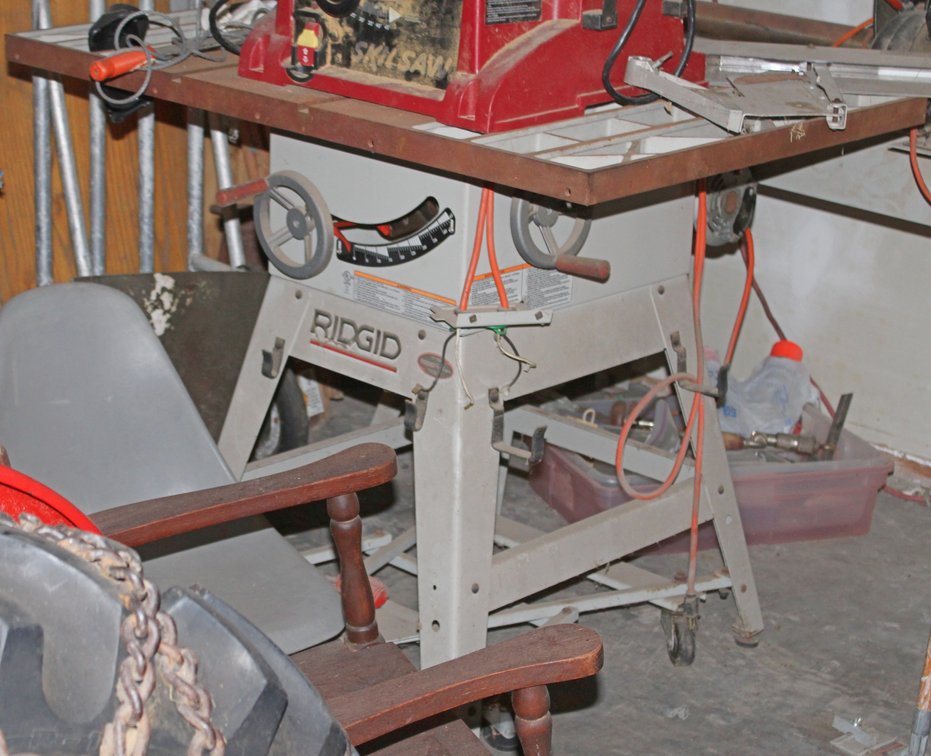 Image for LIVING ESTATE AUCTION