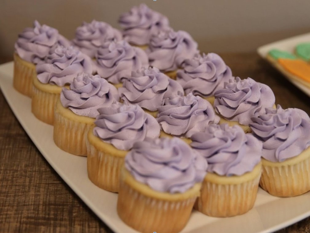 2 Dozen Cupcakes
