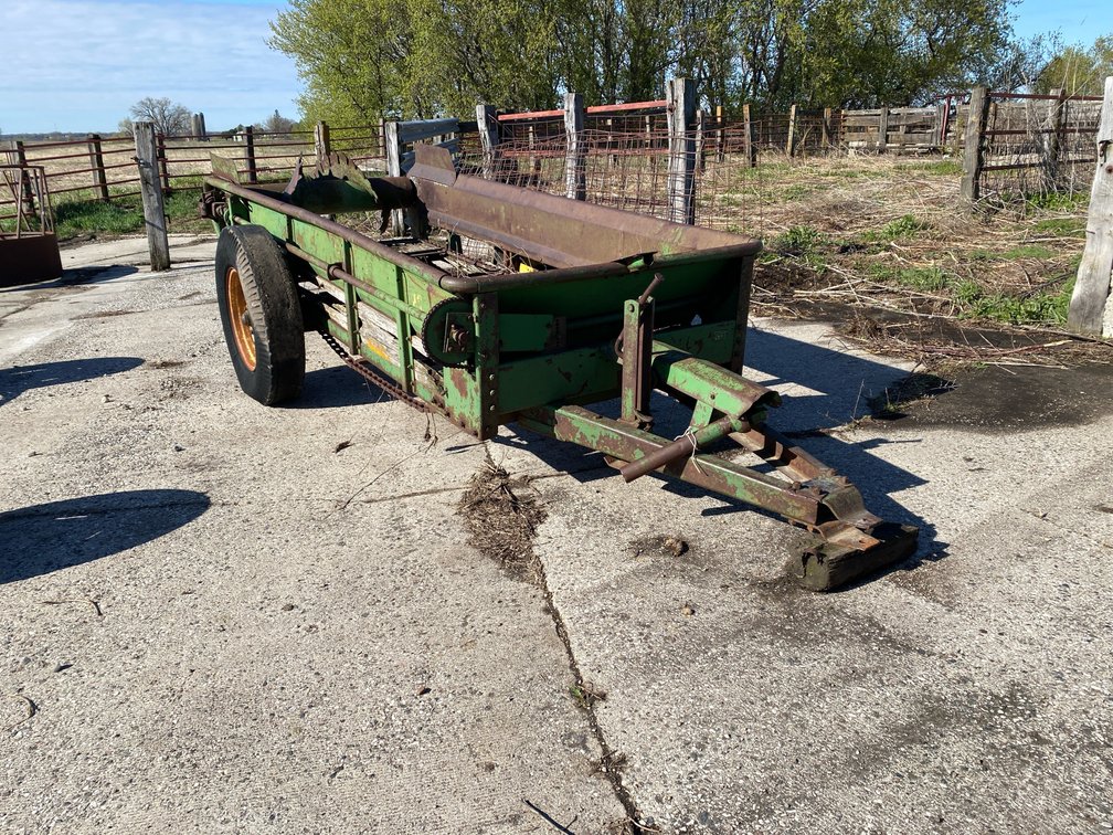 JOHN DEERE MANURE SPREADER