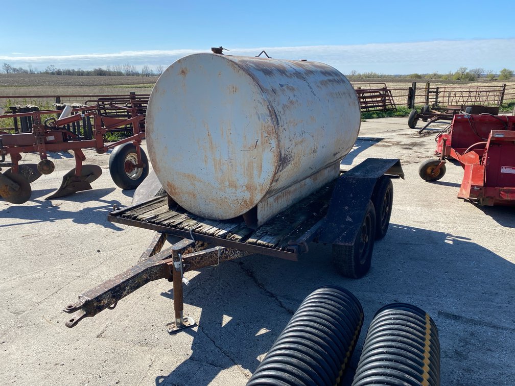 FUEL TANK ON TRAILER