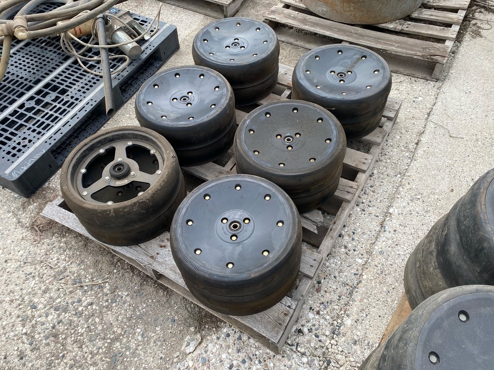 PALLET OF GAUGE WHEELS