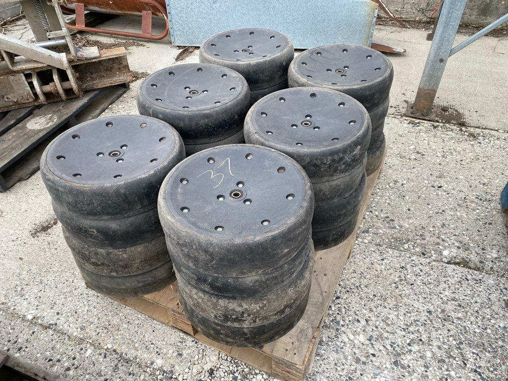 PALLET OF GAUGE WHEELS