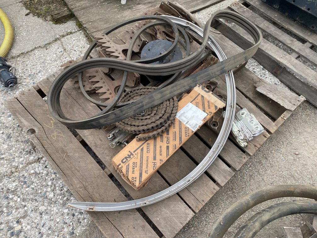 [PALLET] SICKLE SECTIONS, BELTS, COMBINE HEAD CHAIN,  AND OTHER PARTS