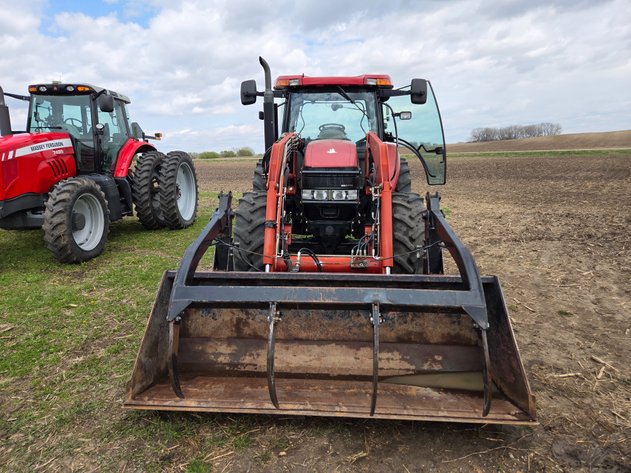 Image for 2004 CASE IH MXU110 MFWD, TRACTOR W/ CASE IH LX156 LOADER