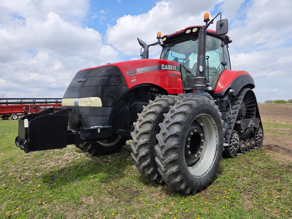 2015 CASE IH 340 MAGNUM ROW TRAC CVT MFWD TRACTOR