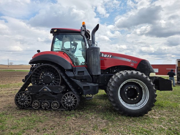 Image for 2015 CASE IH 340 MAGNUM ROW TRAC CVT MFWD TRACTOR