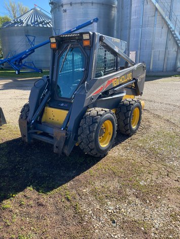 Image for 2005 NEW HOLLAND SL185B SKID LOADER