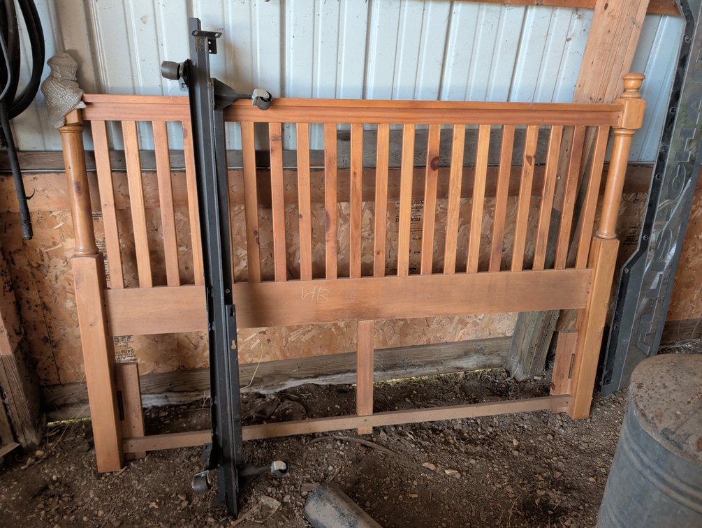 HEADBOARD/BEDFRAME