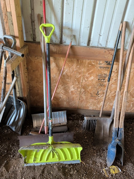 SHOVELS/BROOMS