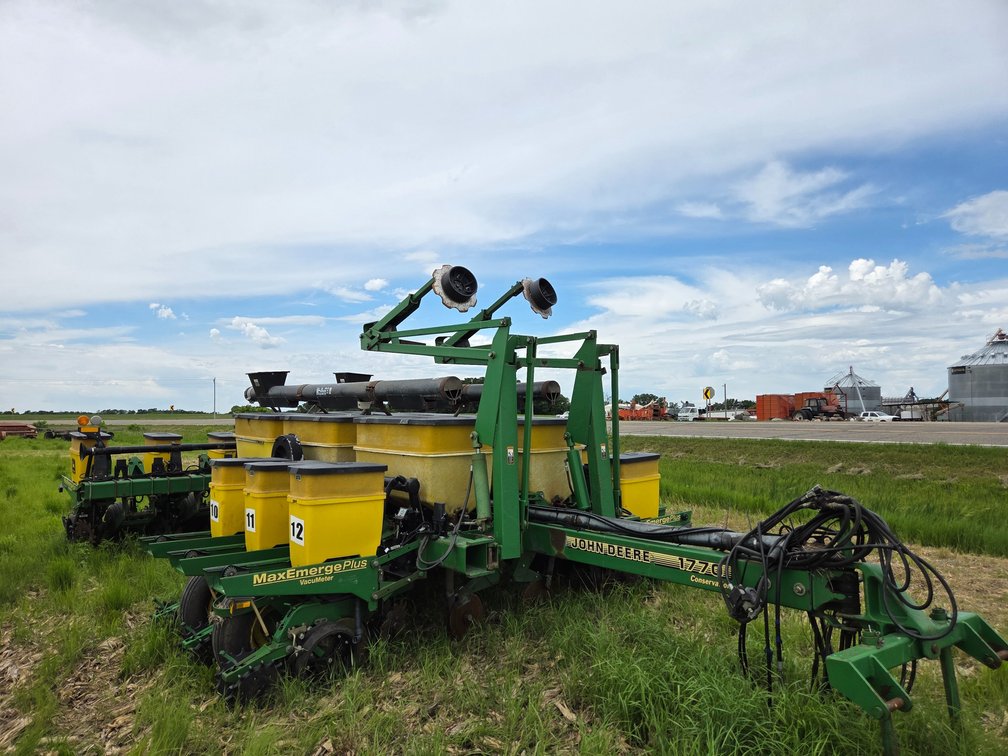 JOHN DEERE 1770 MAX EMERGE PLANTER