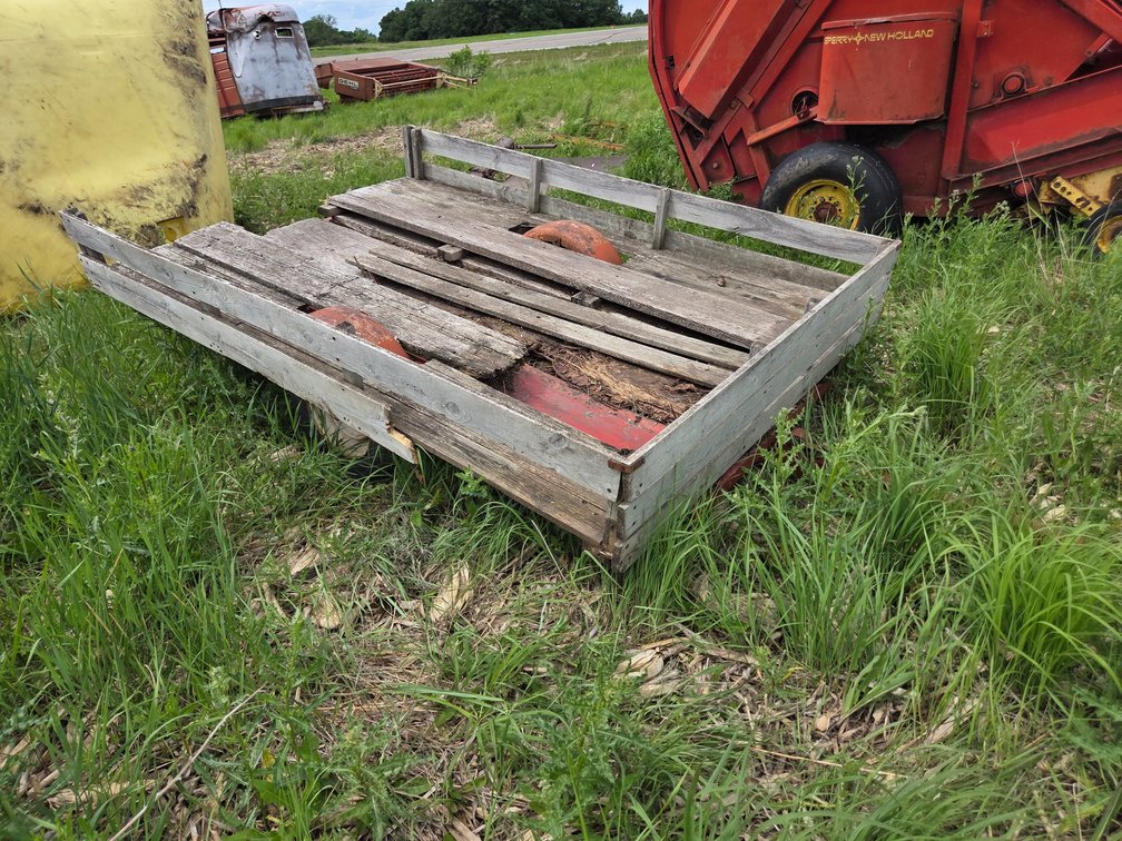 5 1/2' X 8' UTILITY TRAILER
