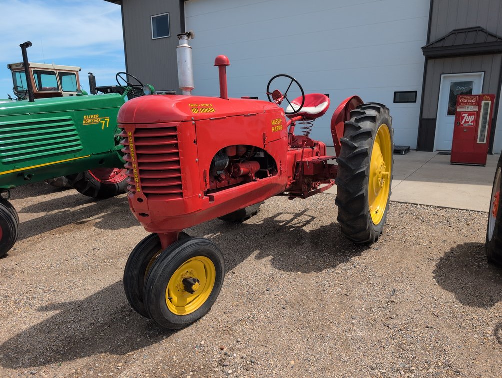MASSEY HARRIS 101 JUNIOR