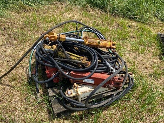 Image for ASSORTMENT OF HYDRAULIC CYLINDERS