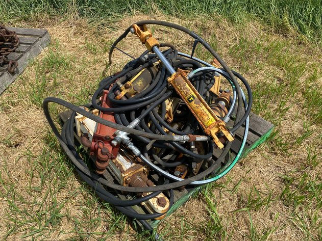 Image for ASSORTMENT OF HYDRAULIC CYLINDERS