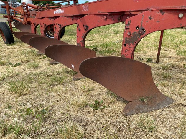 Image for INTERNATIONAL 700 5 BOTTOM PLOW