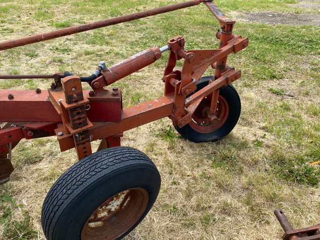 Image for INTERNATIONAL 700 5 BOTTOM PLOW