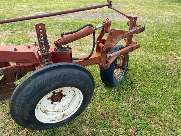 Image for INTERNATIONAL 700 5 BOTTOM PLOW