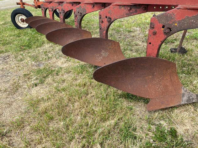 Image for INTERNATIONAL 700 5 BOTTOM PLOW