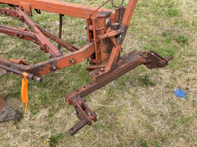 Image for INTERNATIONAL 700 5 BOTTOM PLOW